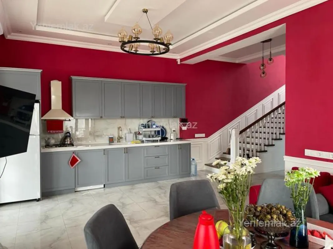 Satılır 5 otaqlı həyət evi 270 m²