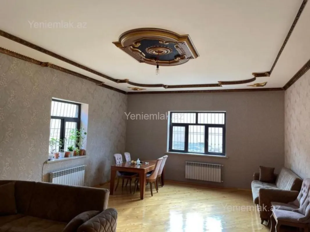 Satılır 9 otaqlı həyət evi 337 m²