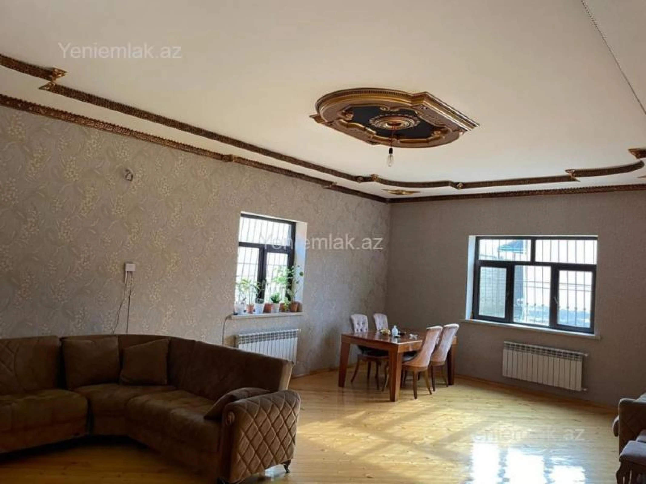 Satılır 9 otaqlı həyət evi 337 m²