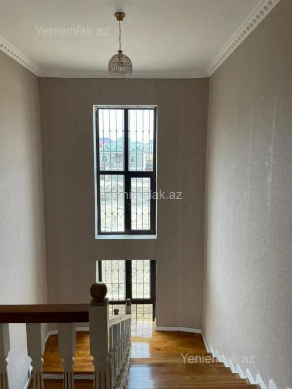 Satılır 9 otaqlı həyət evi 337 m²