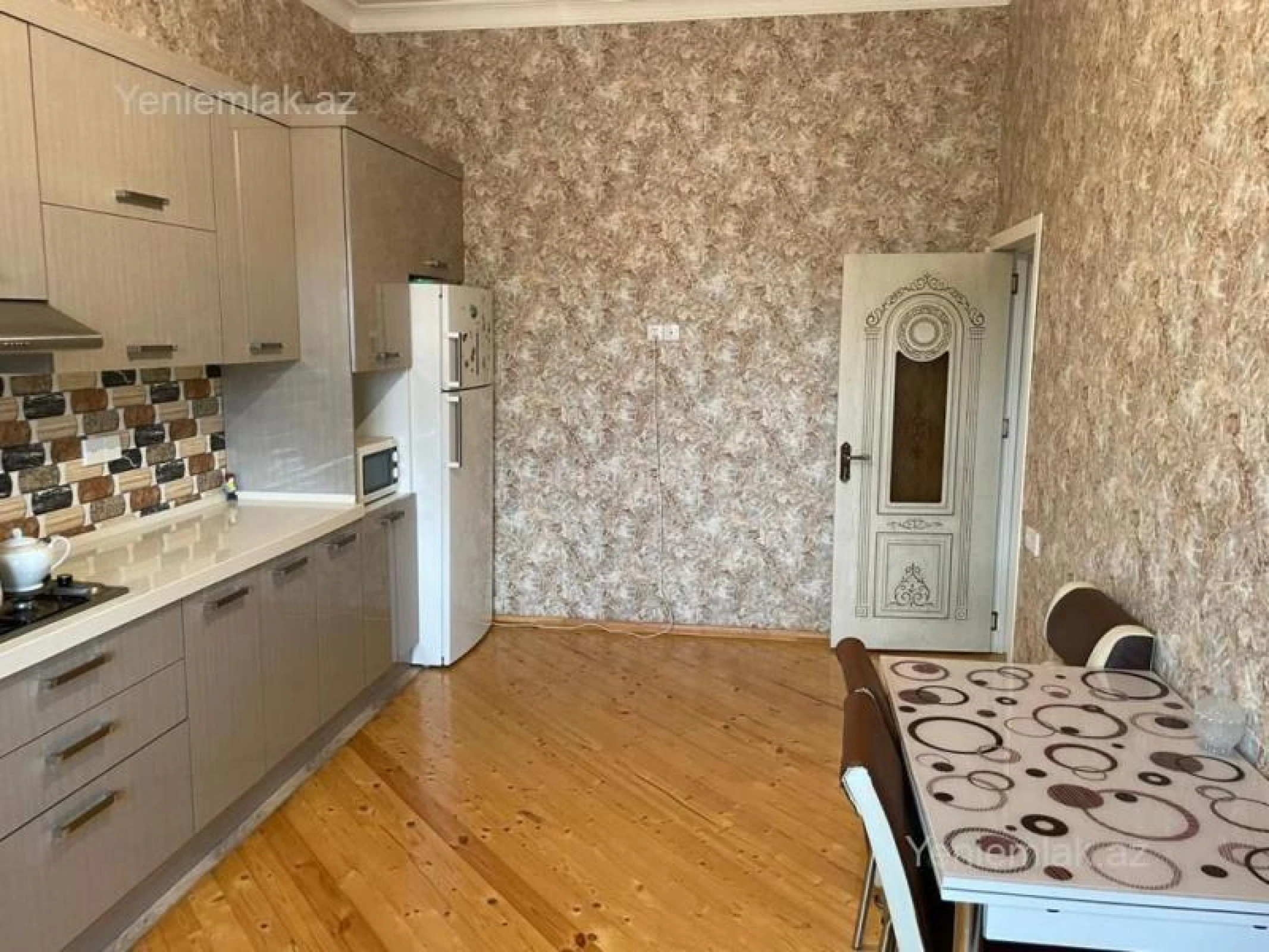 Satılır 9 otaqlı həyət evi 337 m²