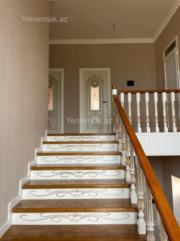 Satılır 9 otaqlı həyət evi 337 m²