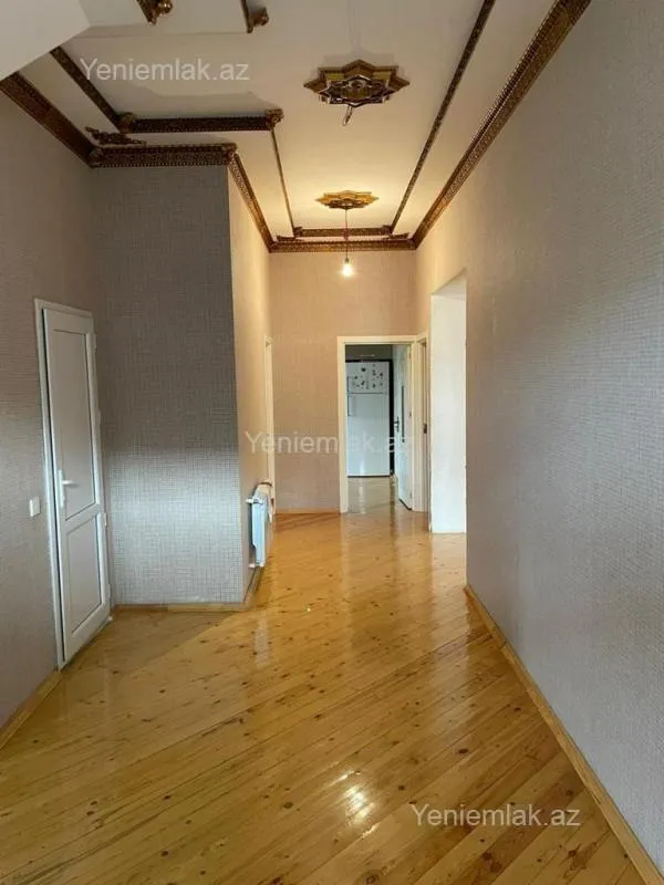 Satılır 9 otaqlı həyət evi 337 m²