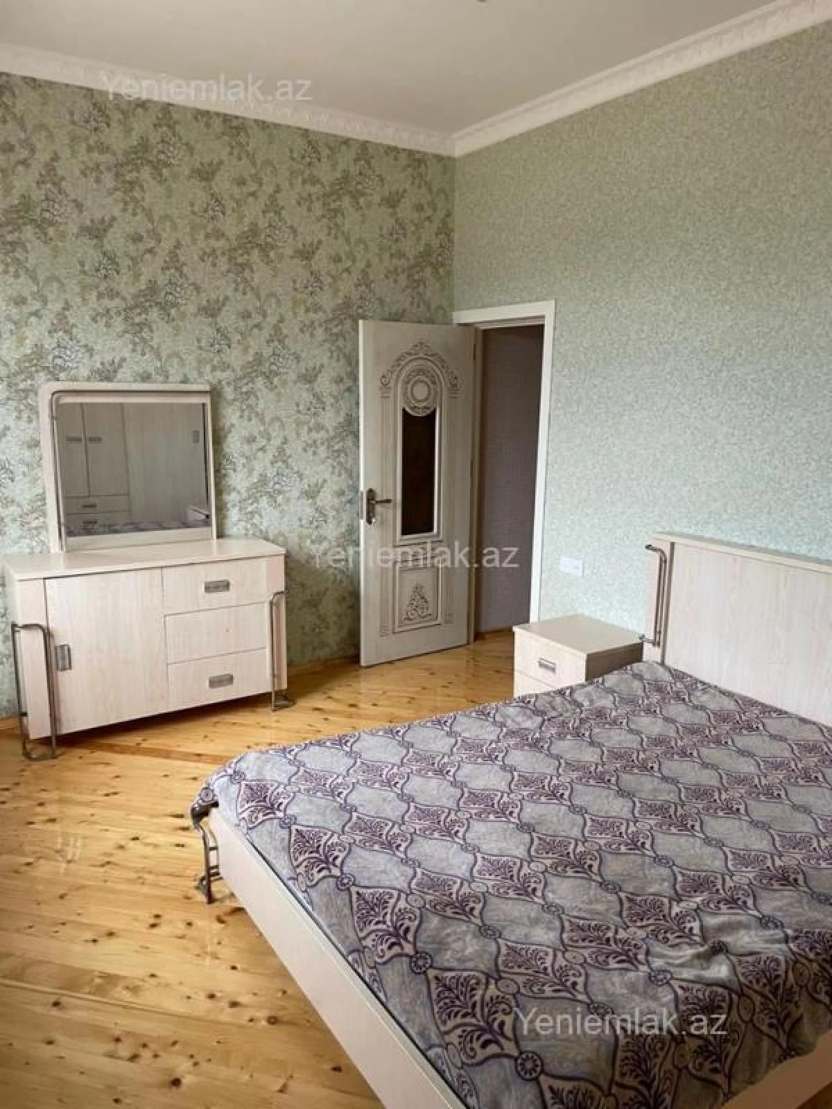 Satılır 9 otaqlı həyət evi 337 m²