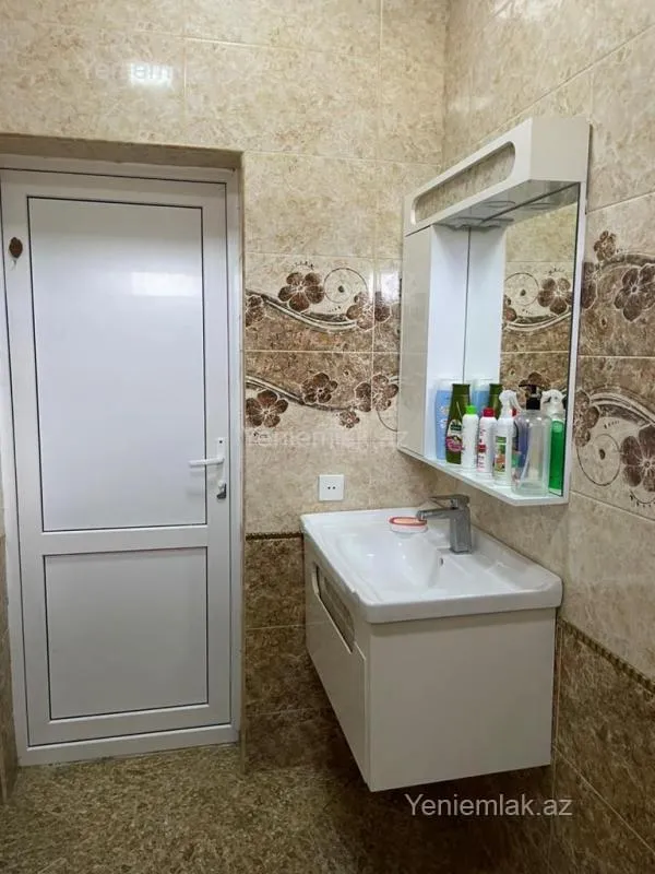 Satılır 9 otaqlı həyət evi 337 m²