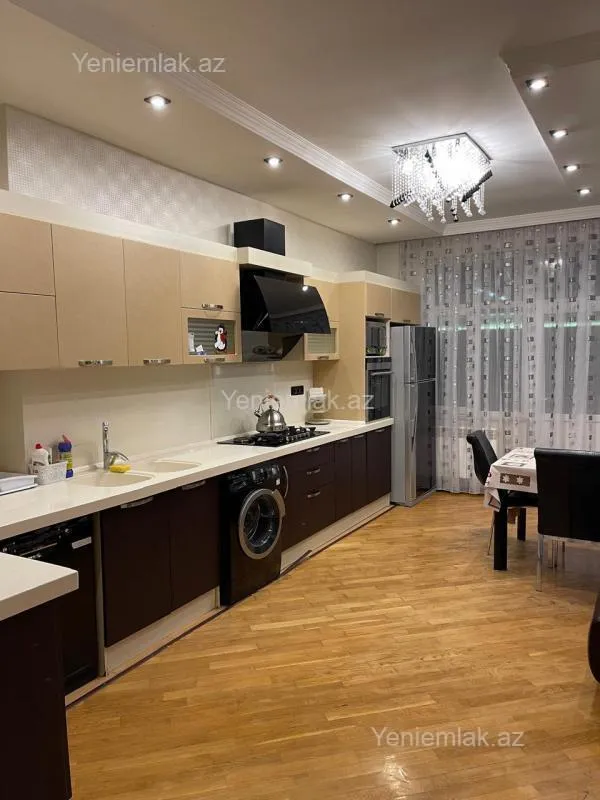 Satılır 3 otaqlı yeni tikili 160 m²
