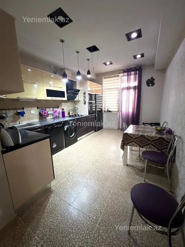 Satılır 3 otaqlı yeni tikili 120 m²