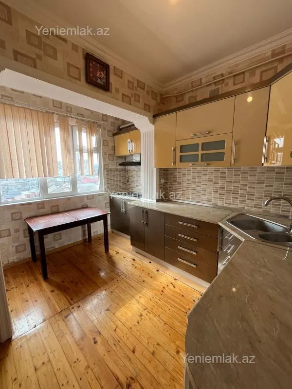 Satılır 4 otaqlı köhnə tikili 95 m²
