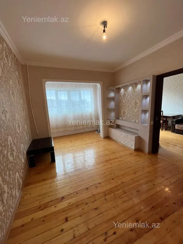 Satılır 4 otaqlı köhnə tikili 95 m²