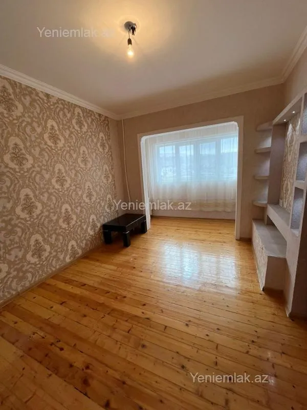 Satılır 4 otaqlı köhnə tikili 95 m²