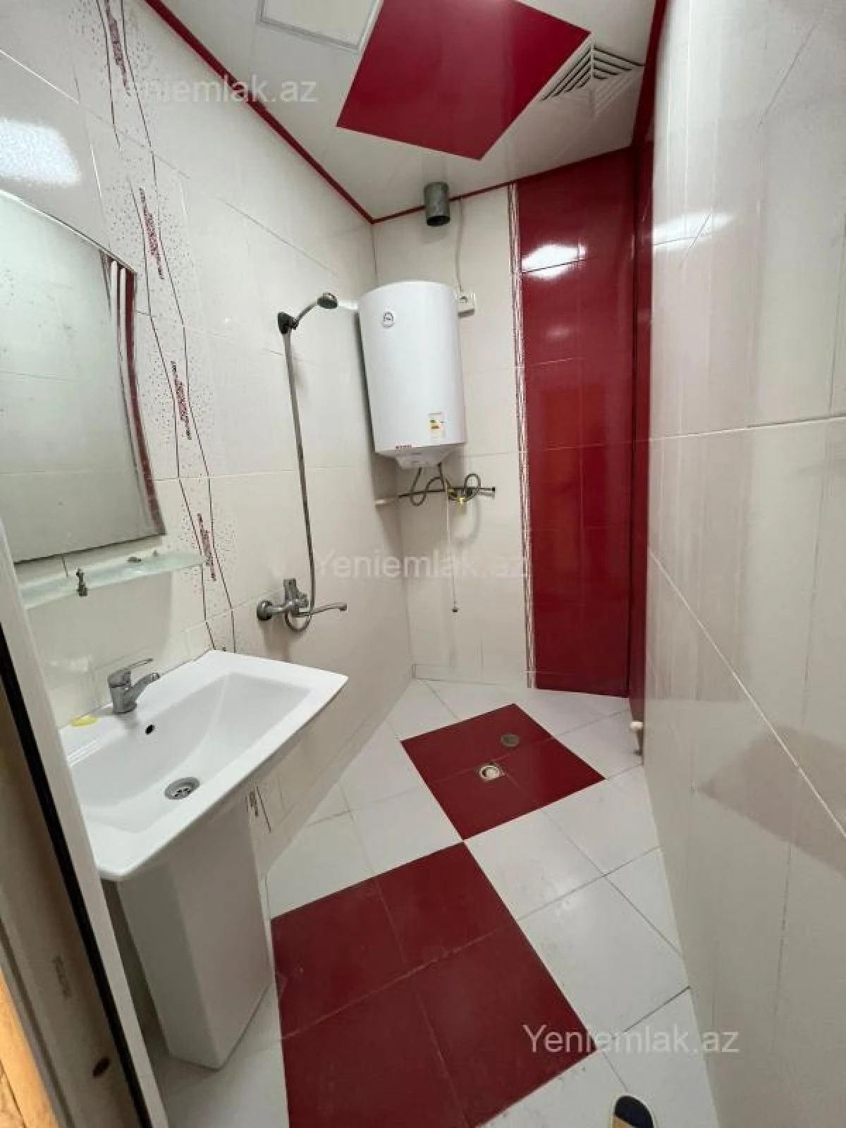 Satılır 4 otaqlı köhnə tikili 95 m²