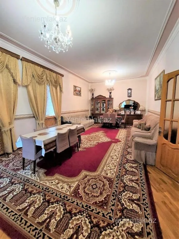 Satılır 4 otaqlı həyət evi 200 m²