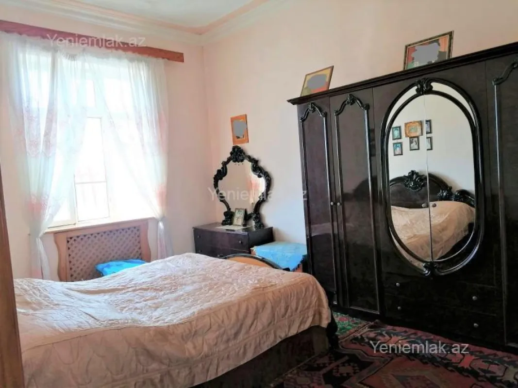 Satılır 4 otaqlı həyət evi 200 m²