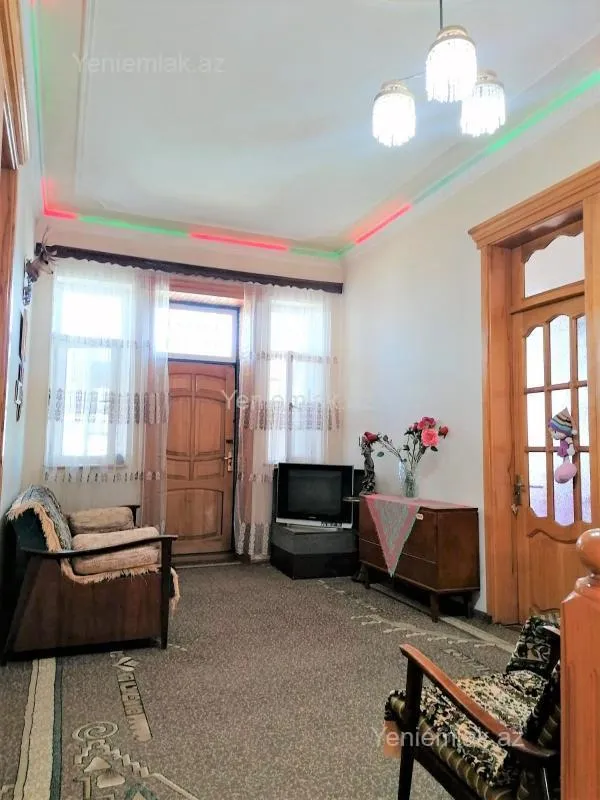 Satılır 4 otaqlı həyət evi 200 m²