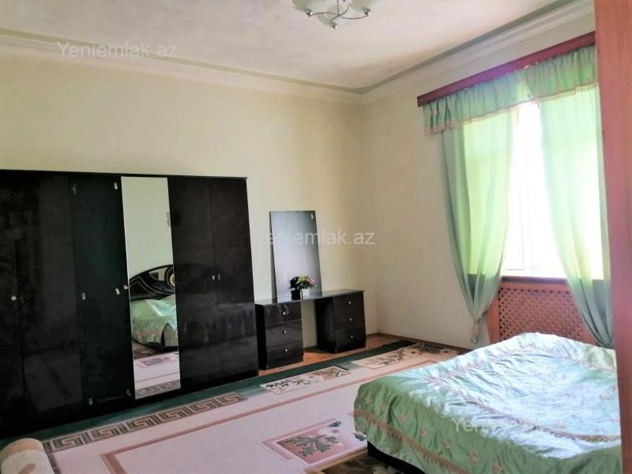Satılır 4 otaqlı həyət evi 200 m²