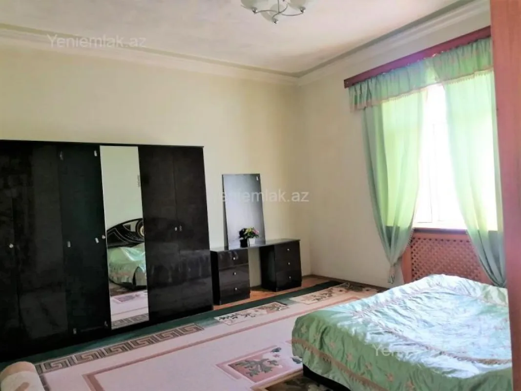 Satılır 4 otaqlı həyət evi 200 m²