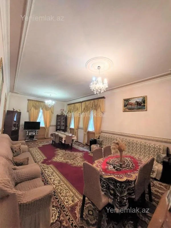Satılır 4 otaqlı həyət evi 200 m²
