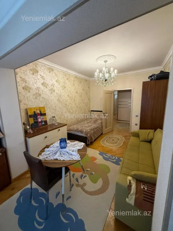 Satılır 3 otaqlı köhnə tikili 90 m²