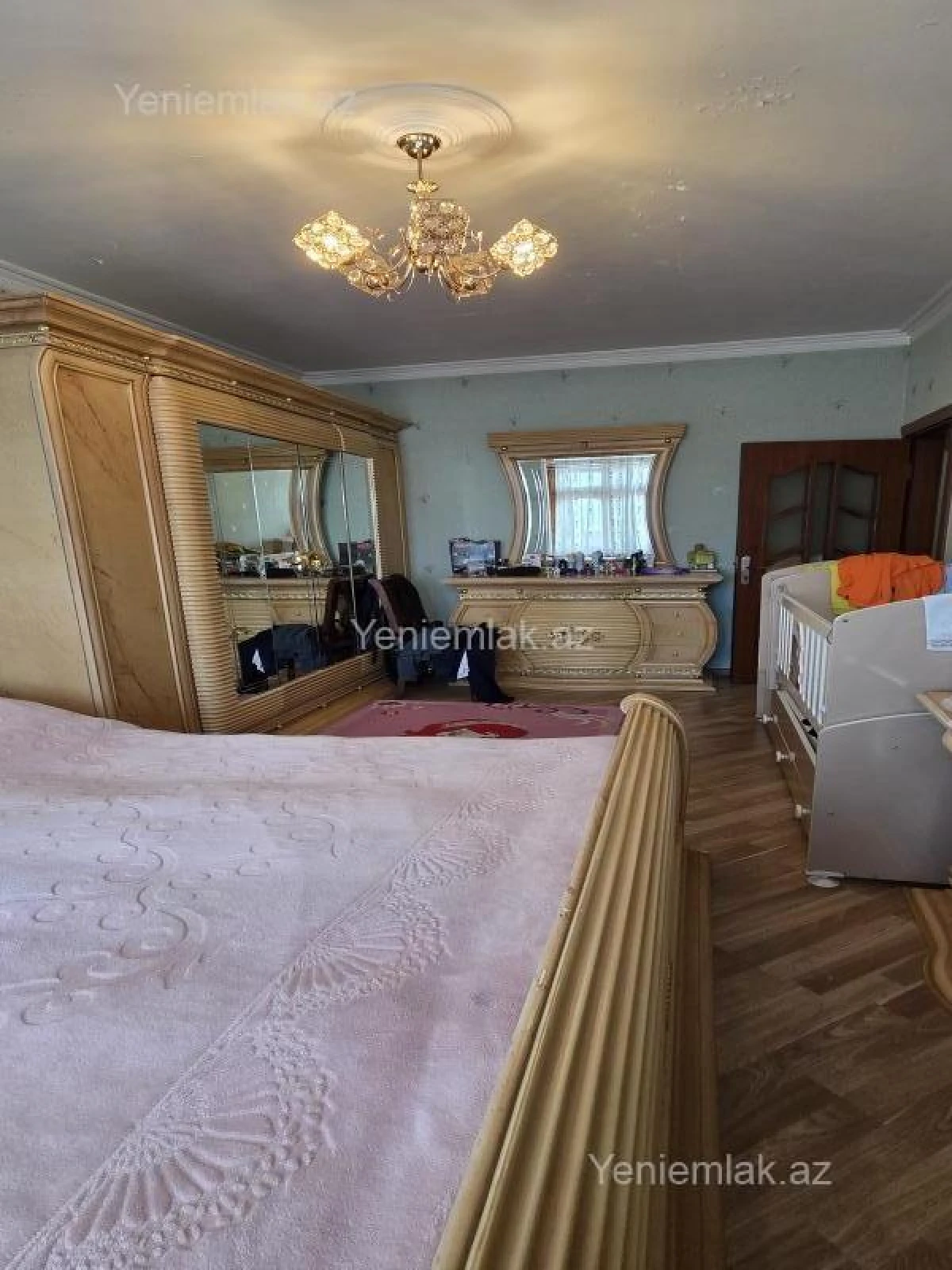 Satılır 4 otaqlı köhnə tikili 95 m²
