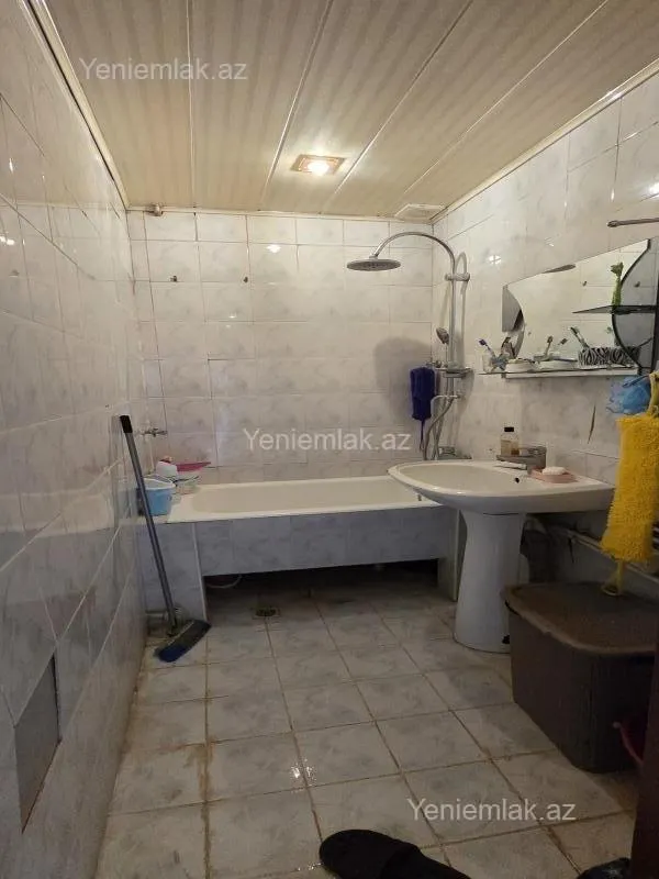 Satılır 4 otaqlı köhnə tikili 95 m²