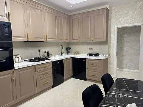 Satılır 3 otaqlı yeni tikili 128 m²