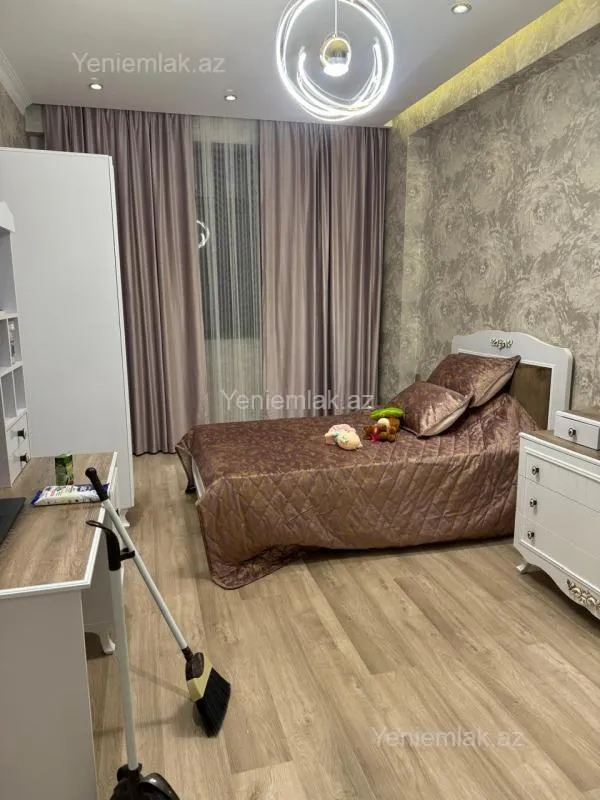 Satılır 3 otaqlı yeni tikili 128 m²