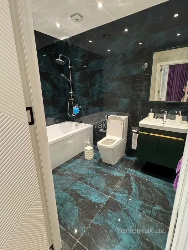 Satılır 3 otaqlı yeni tikili 128 m²