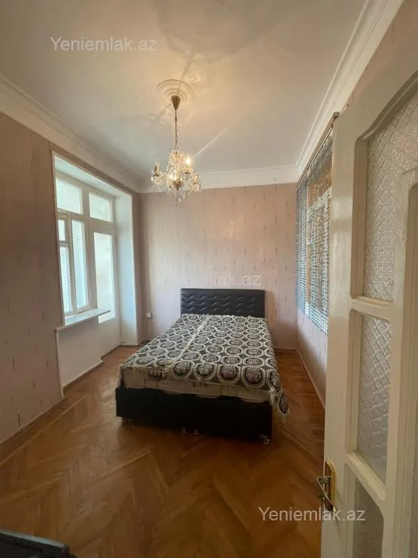 Satılır 3 otaqlı köhnə tikili 80 m²