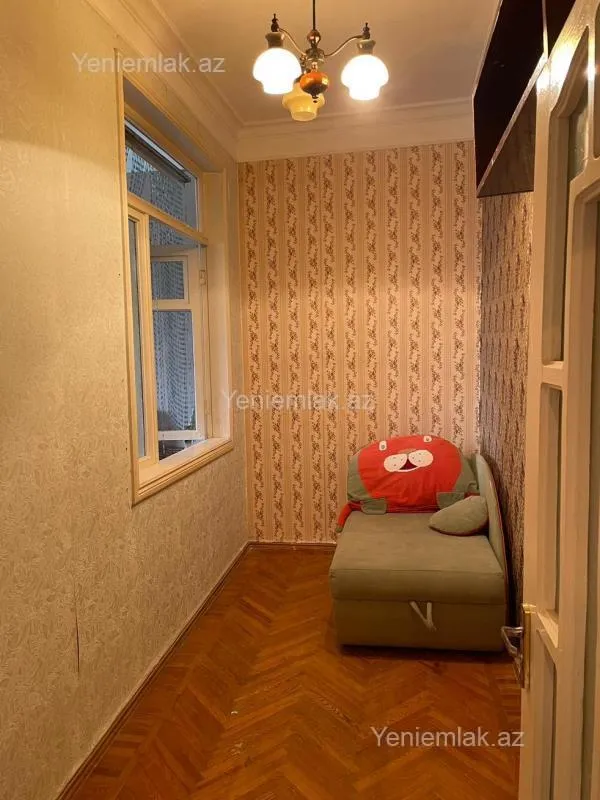Satılır 3 otaqlı köhnə tikili 80 m²