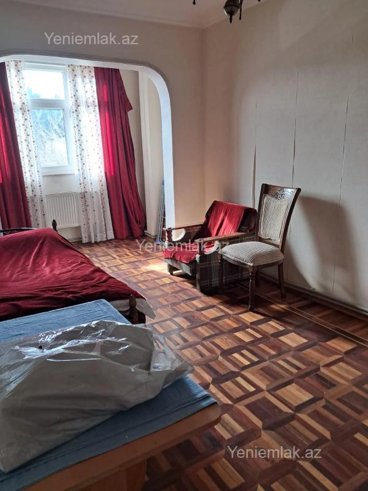 Satılır 4 otaqlı köhnə tikili 85 m²