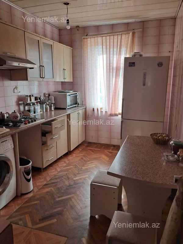 Satılır 4 otaqlı köhnə tikili 85 m²