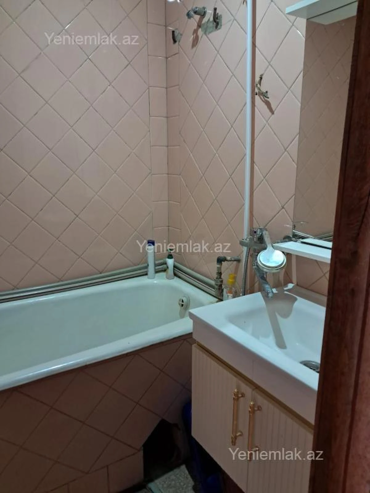 Satılır 4 otaqlı köhnə tikili 85 m²