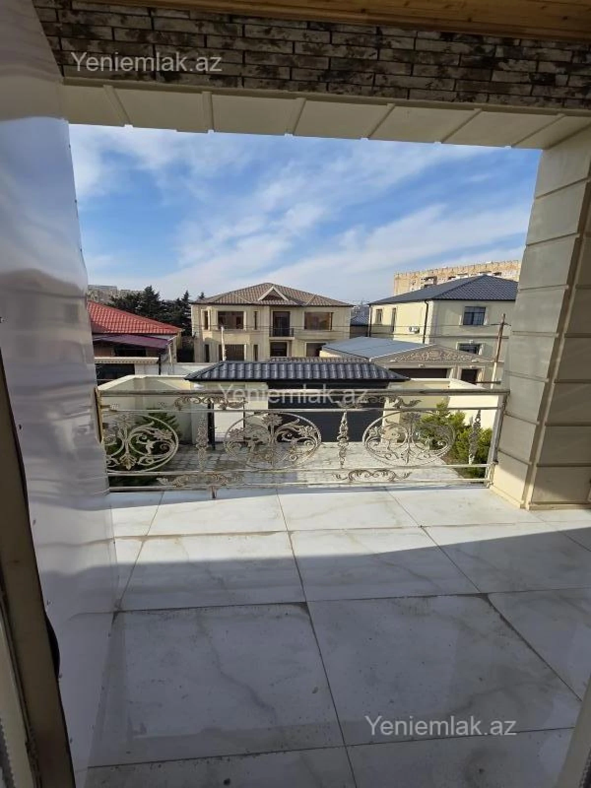 Satılır 6 otaqlı həyət evi 200 m²