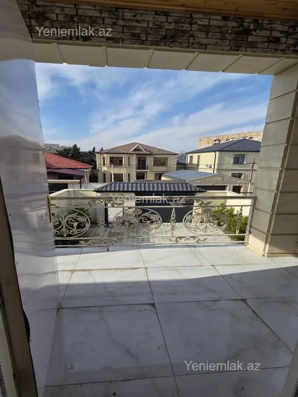 Satılır 6 otaqlı həyət evi 200 m²