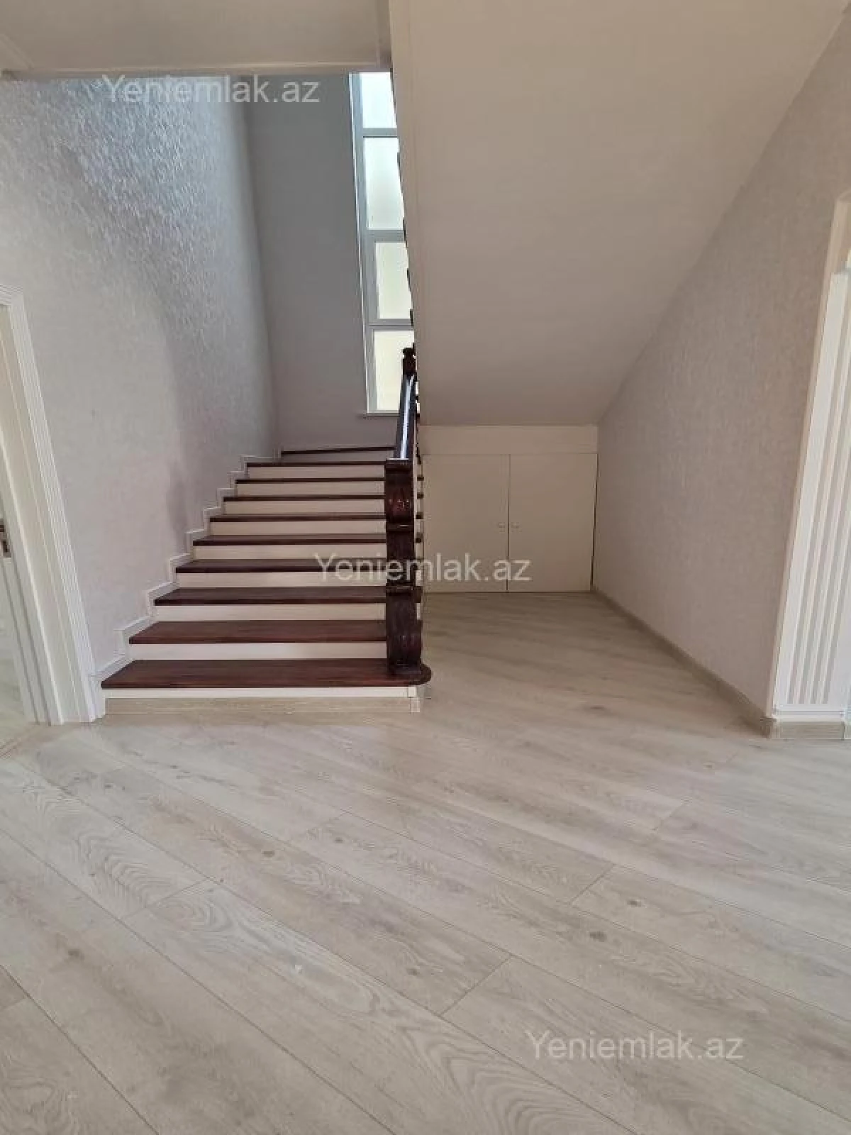 Satılır 6 otaqlı həyət evi 200 m²