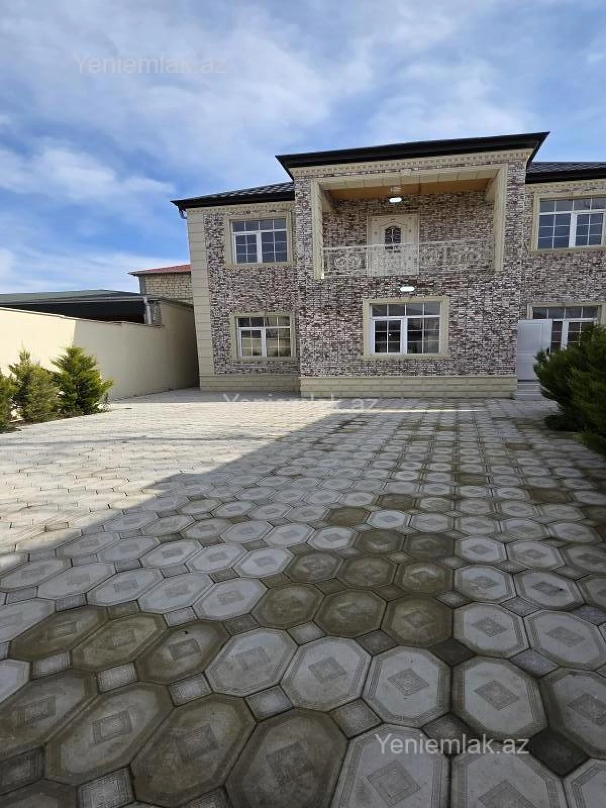 Satılır 6 otaqlı həyət evi 200 m²