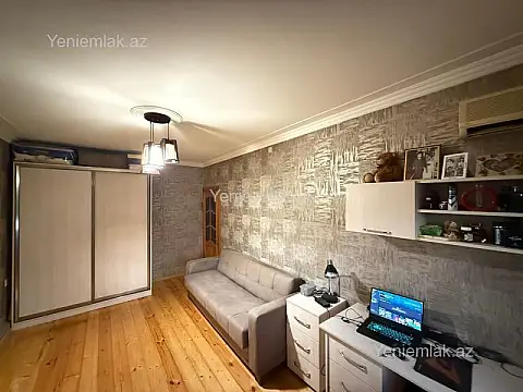 Satılır 2 otaqlı köhnə tikili 60 m²