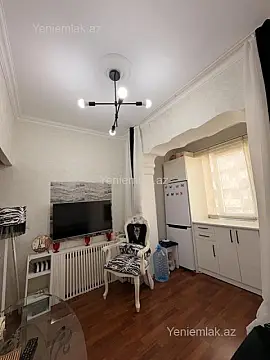 Satılır 1 otaqlı köhnə tikili 40 m²