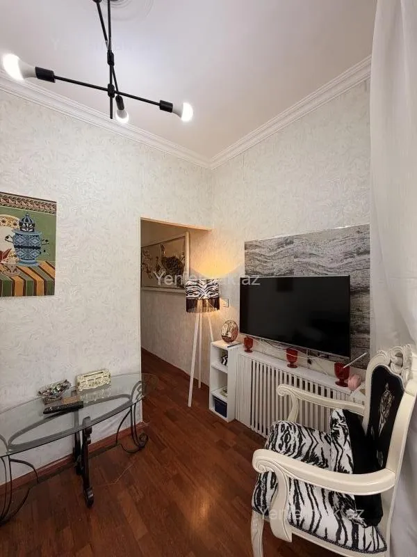 Satılır 1 otaqlı köhnə tikili 40 m²