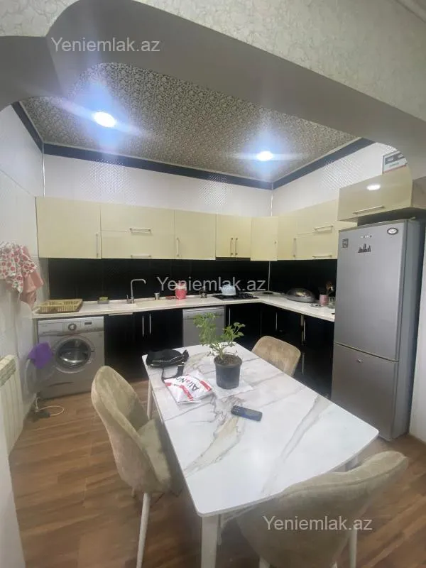 Satılır 5 otaqlı həyət evi 200 m²