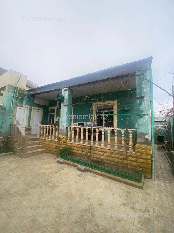 Satılır 5 otaqlı həyət evi 200 m²