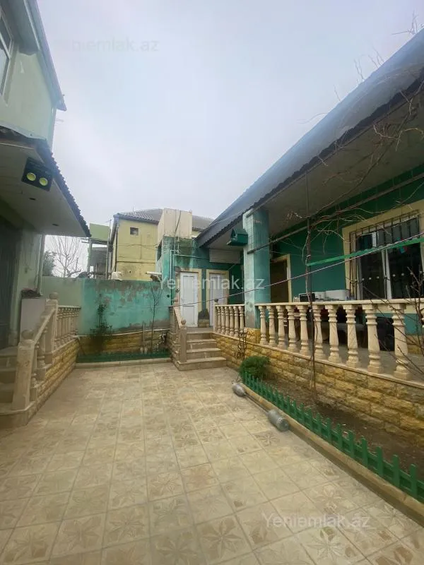 Satılır 5 otaqlı həyət evi 200 m²