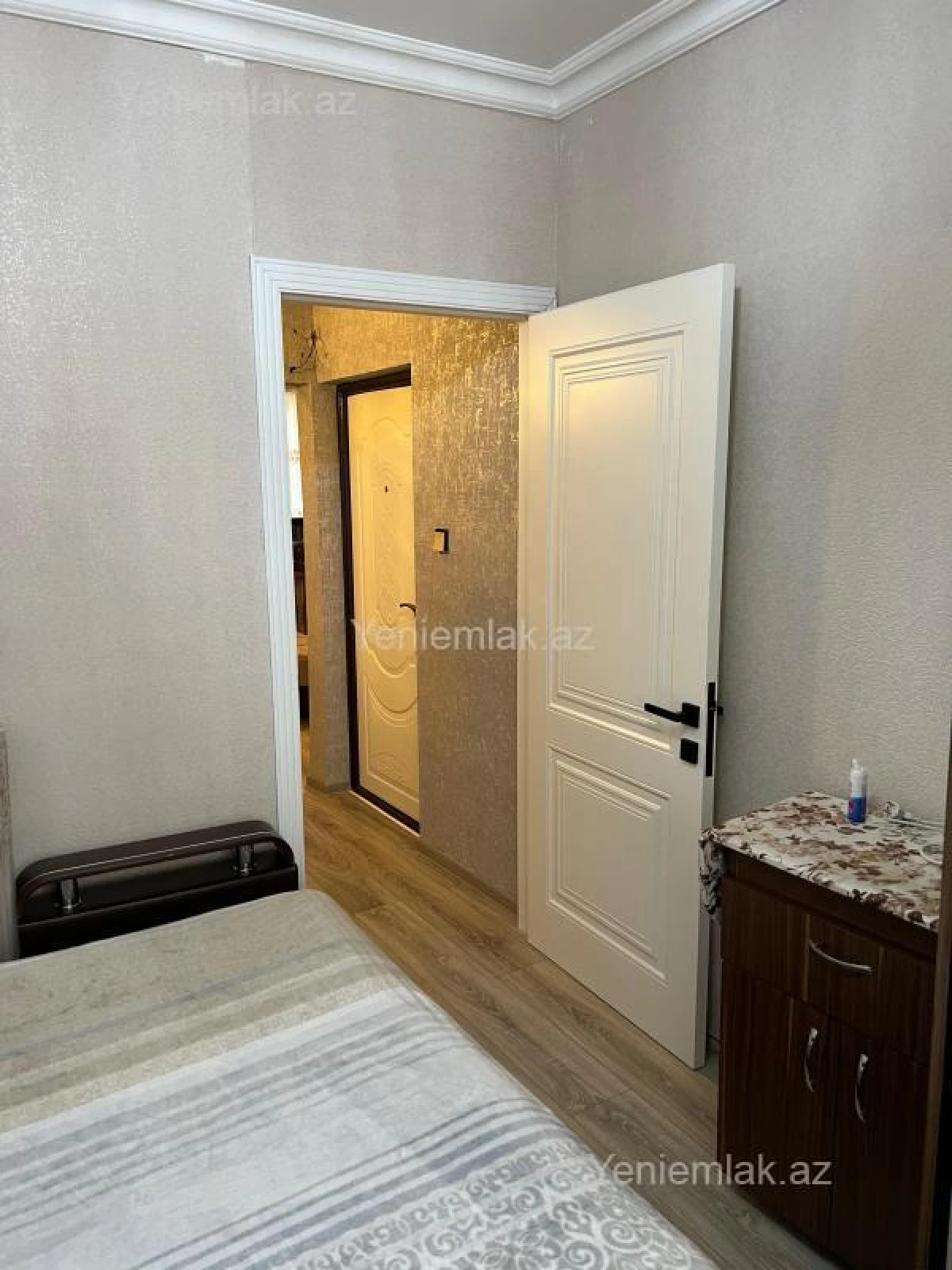 Satılır 2 otaqlı köhnə tikili 60 m²