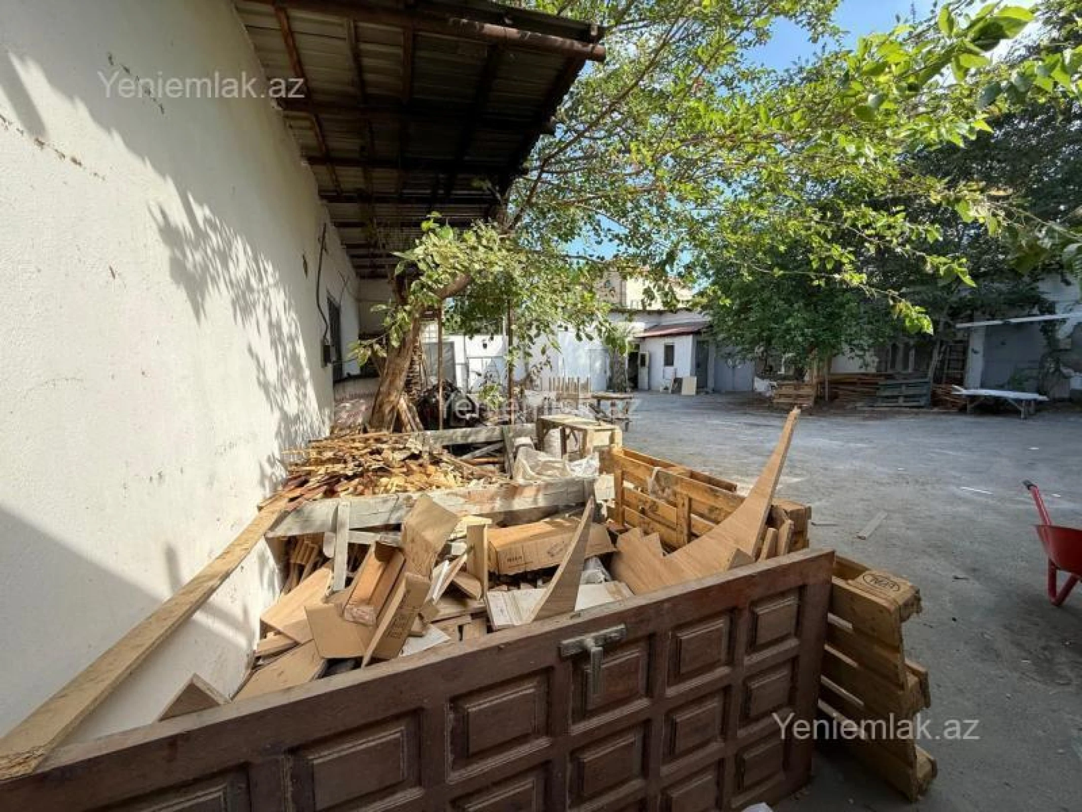 Satılır 10 otaqlı obyekt 1000 m²