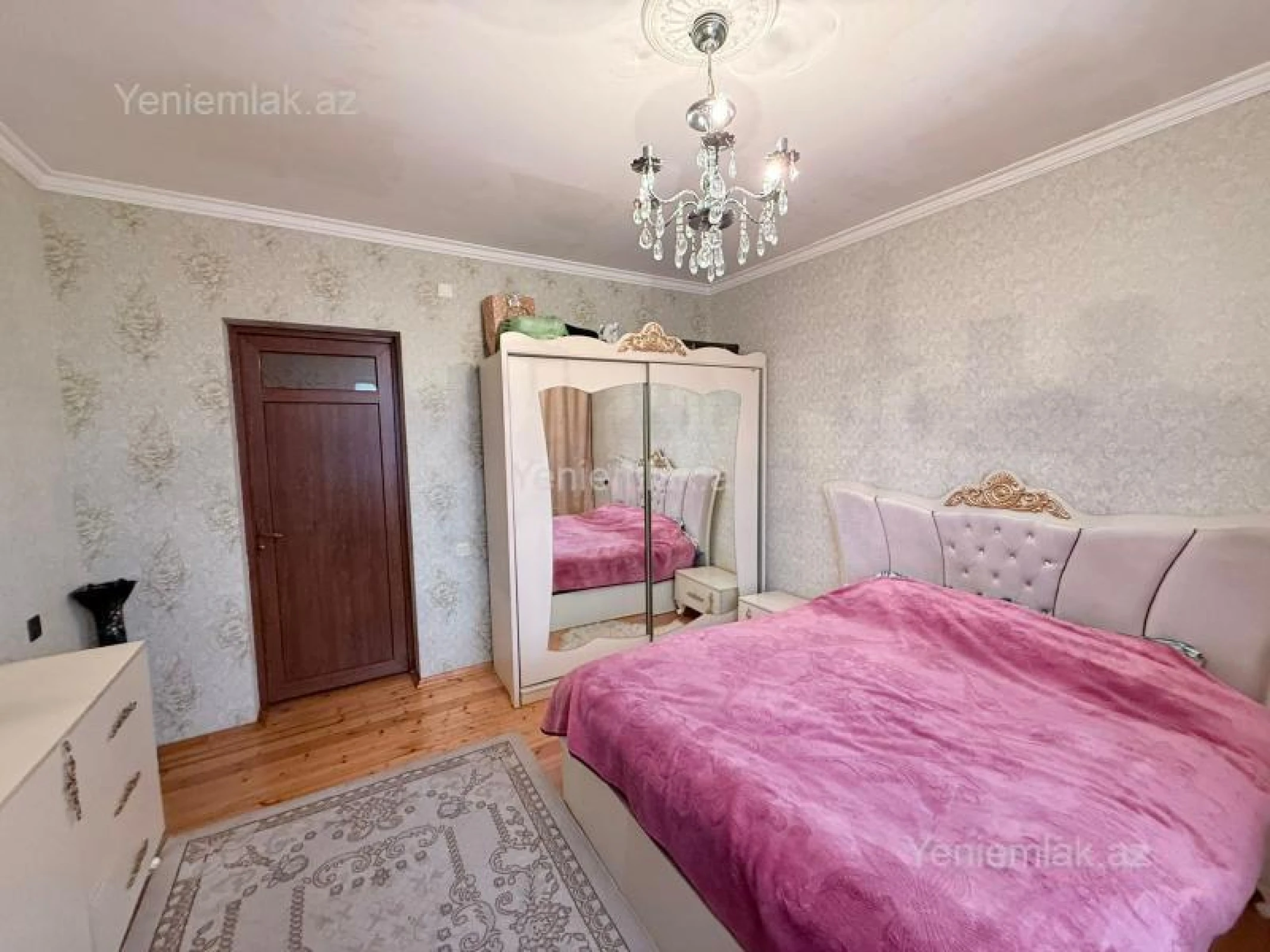 Satılır 5 otaqlı həyət evi 220 m²