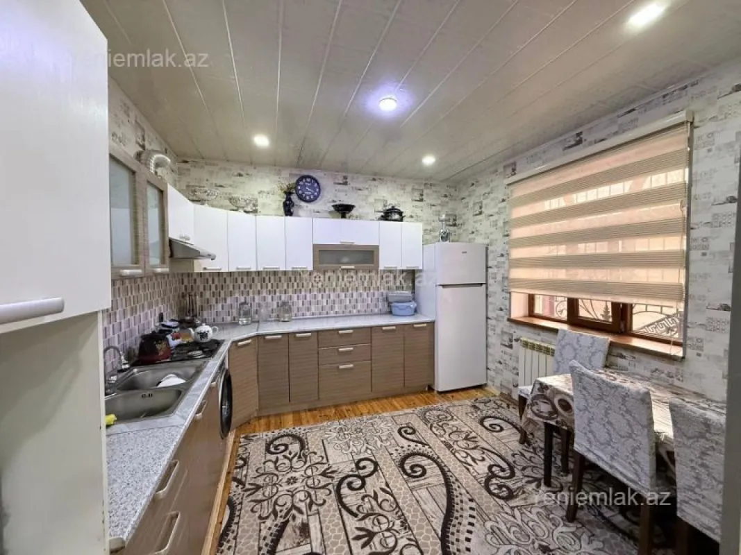 Satılır 5 otaqlı həyət evi 220 m²