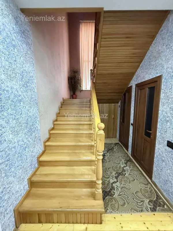 Satılır 5 otaqlı həyət evi 220 m²