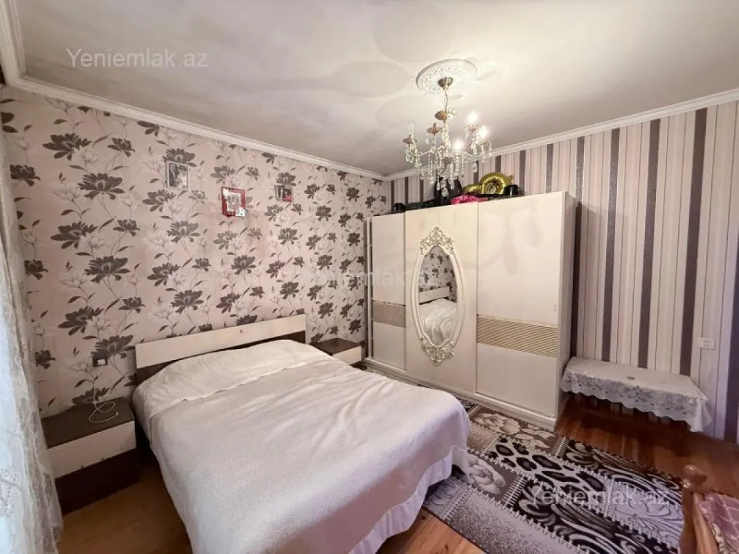 Satılır 5 otaqlı həyət evi 220 m²