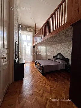 Satılır 3 otaqlı köhnə tikili 100 m²