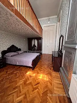 Satılır 3 otaqlı köhnə tikili 100 m²